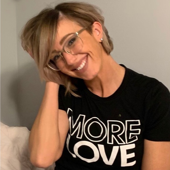 Meet your Posher, Iris - Picture 1 of 1